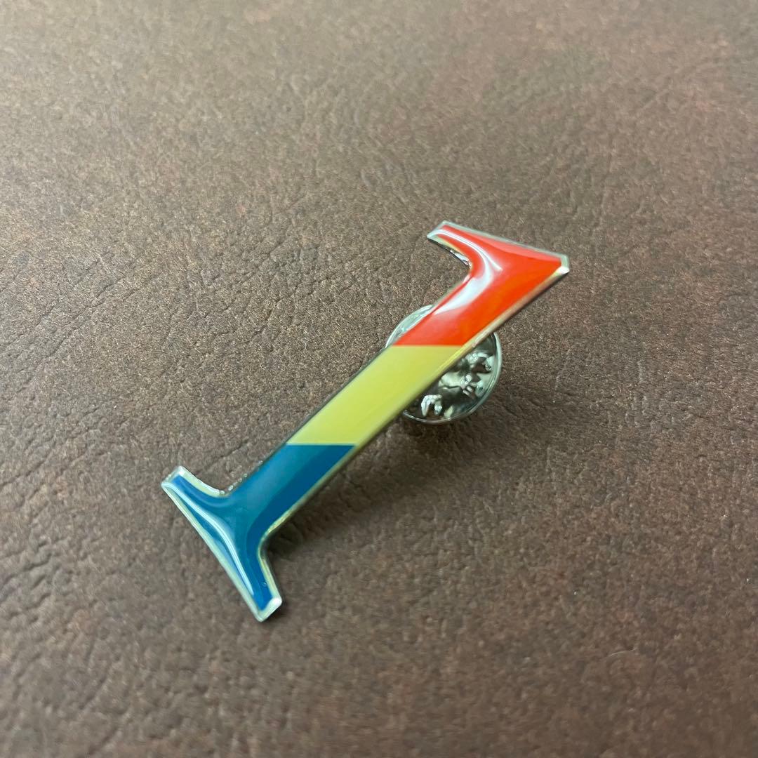 マルタンマルジェラ 恵比寿店移転1周年 ノベルティ ピンバッジ - メルカリ