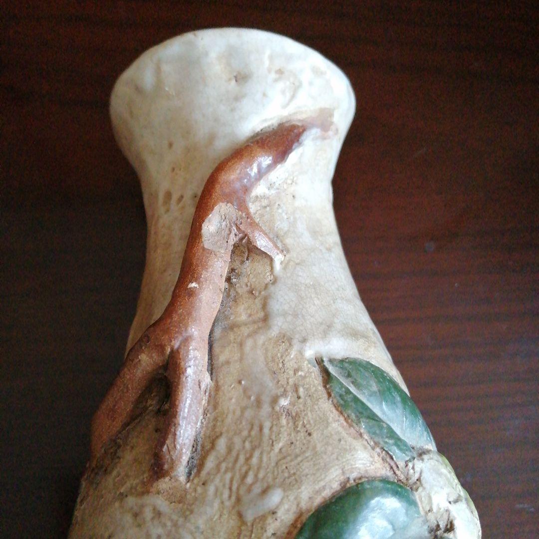 水月焼　細密白椿彫花瓶　16.3cm