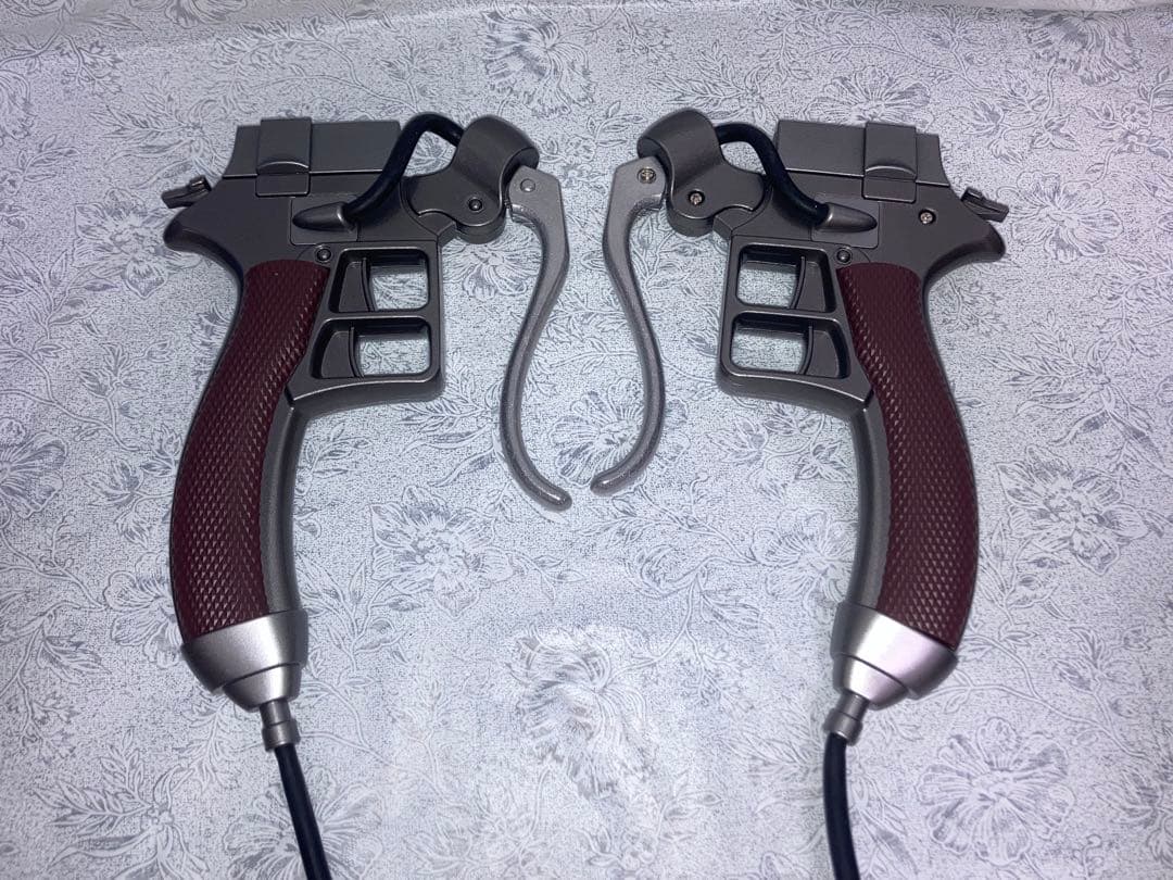 中古 進撃の巨人 ムービック製1/1スケール立体機動装置 - メルカリ