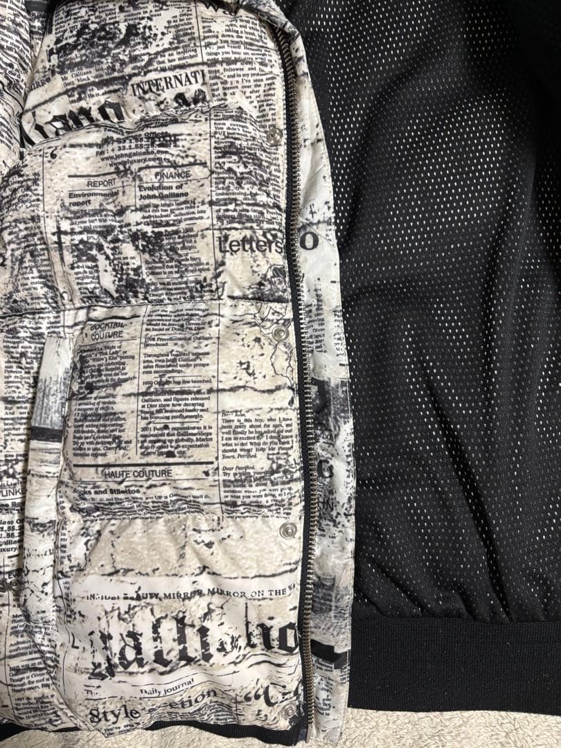 John Galliano ニュースペーパー ダウンジャケット 名作 アーカイブ