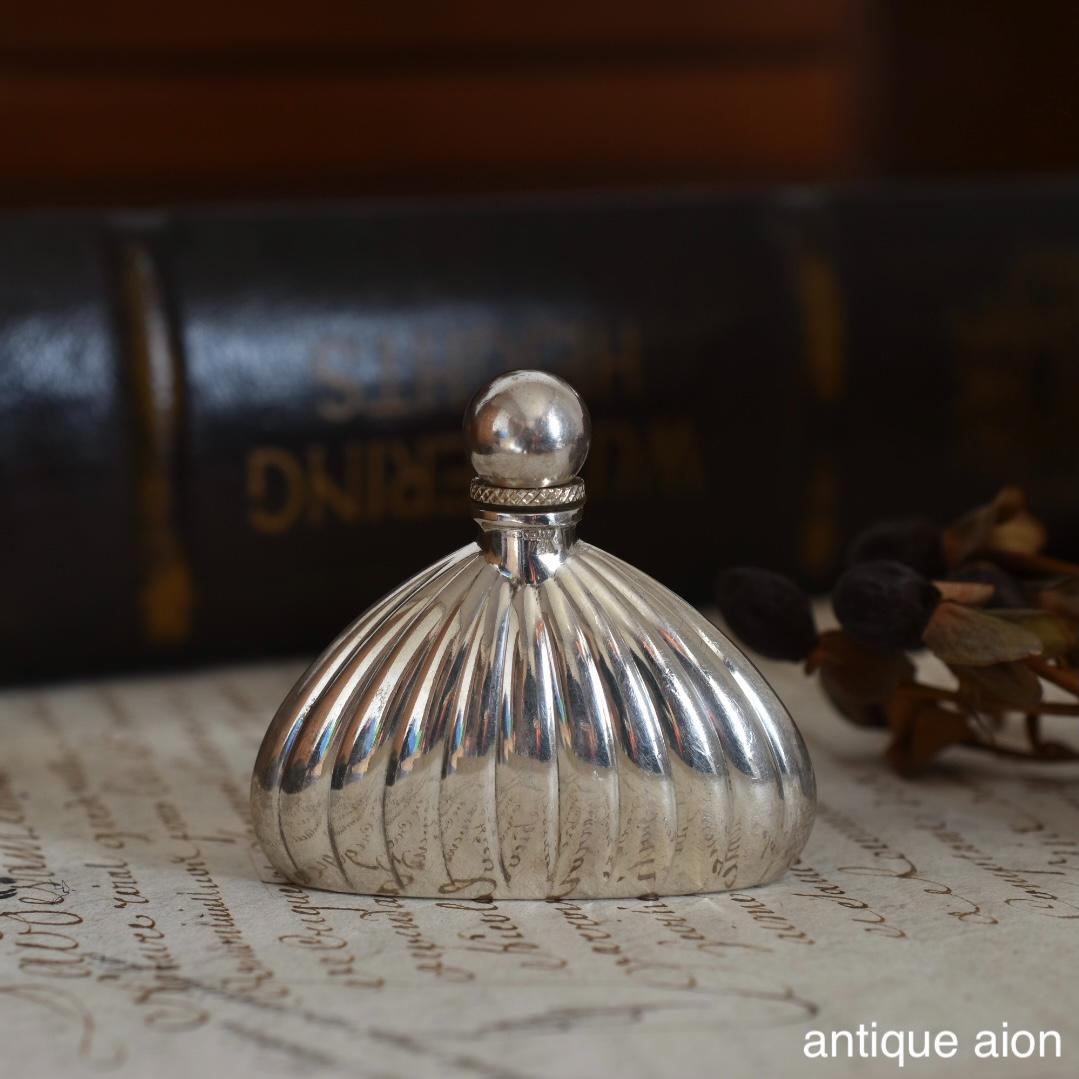 フランス製ヴィンテージ 20世紀中頃 スターリングシルバー パフュームボトル 英国アンティーク 1892年ヴィクトリア朝時代 スターリングシルバーの