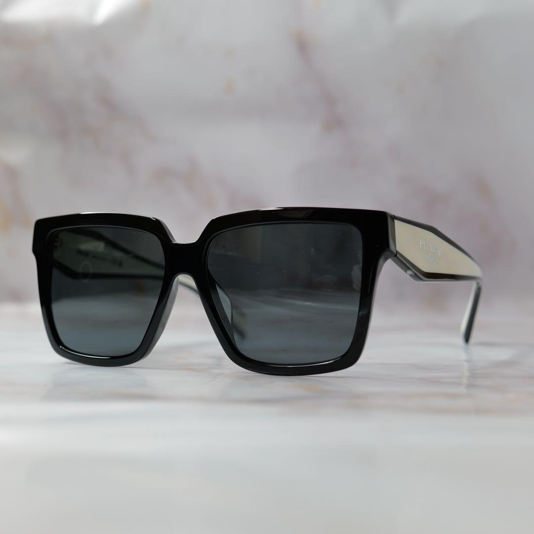 サボラさん専用 PRADA プラダ ロゴ バタフライ モード Y2K 希少カラー あえてテーマを設けない「プラダ」2025年春夏コレクション