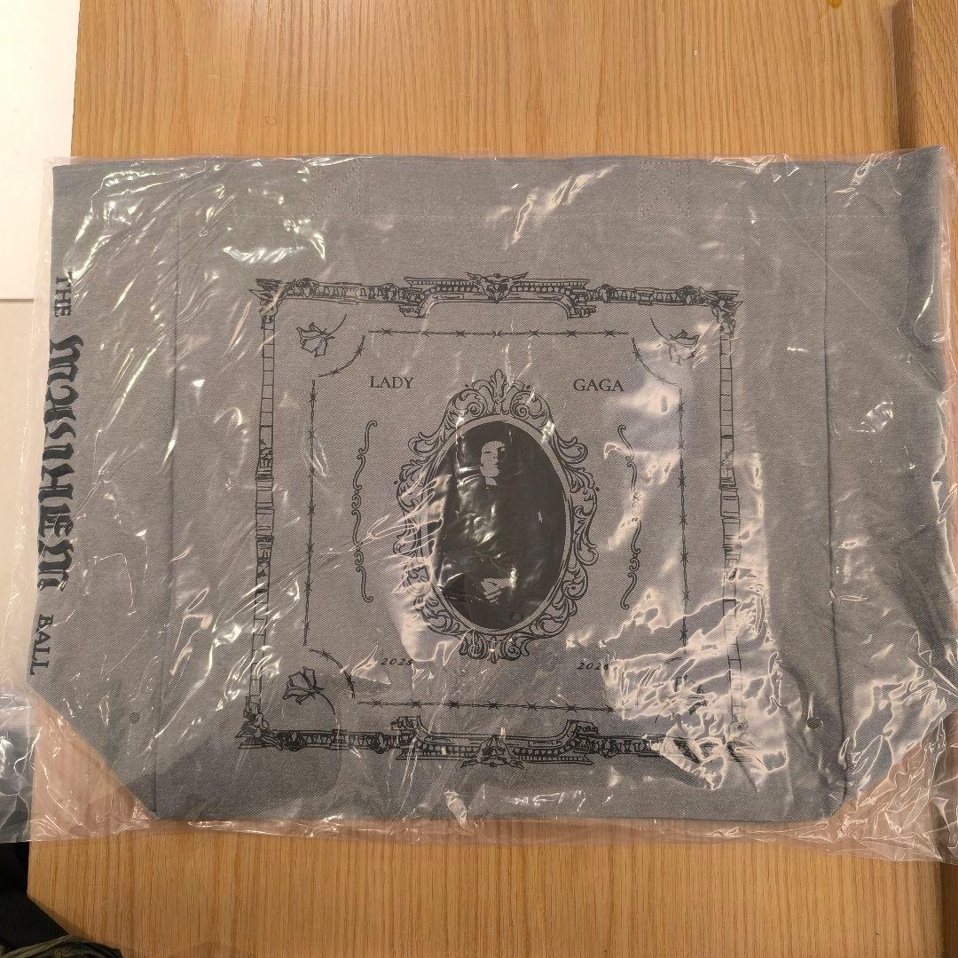 早い者勝ち】LADY GAGA MAYHEM BALL会場限定トートグレー - メルカリ