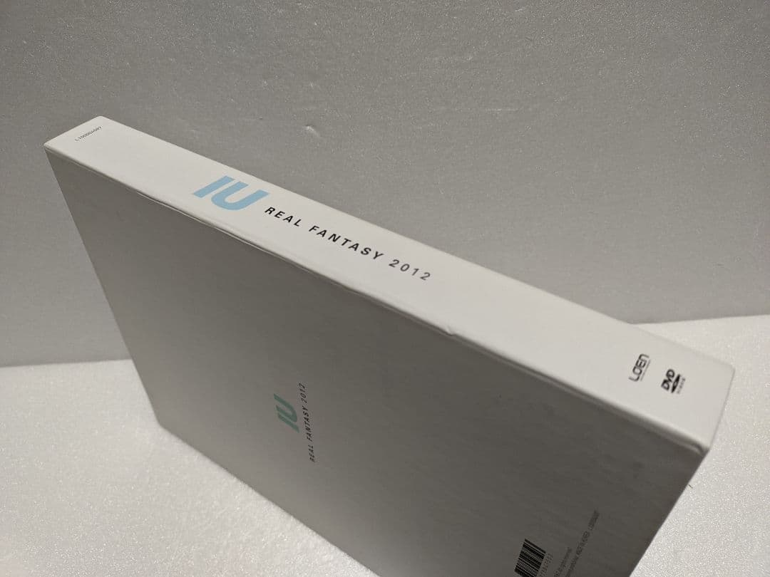 IU REAL FANTASY 2012 SPECIAL DVD カード&写真集