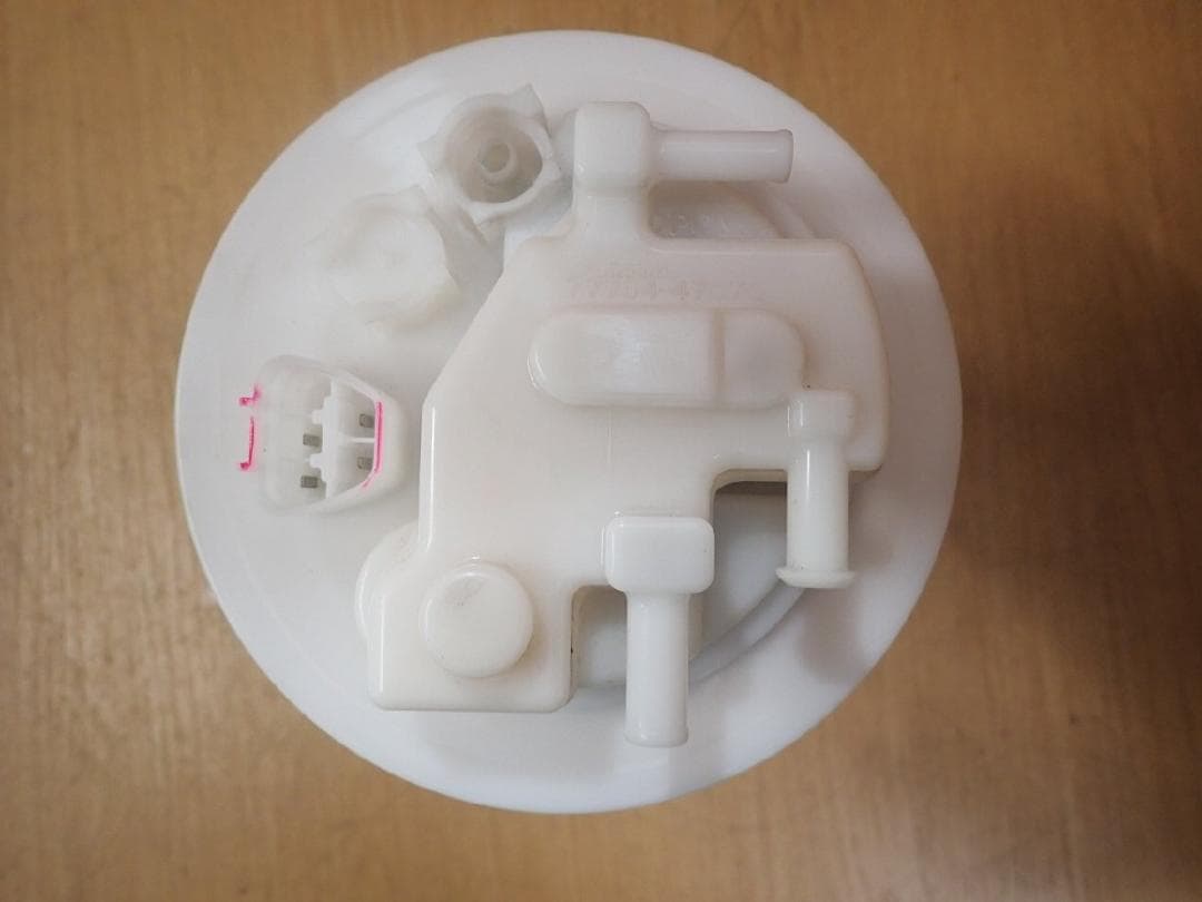 H24 プリウスα ZVW41W フューエルポンプ 97137 - メルカリ