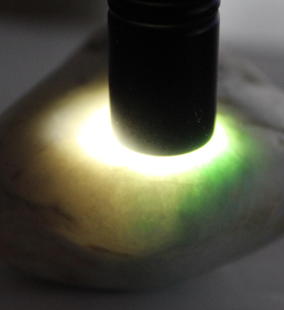 ［白緑の逸品］糸魚川翡翠 原石 173.0g