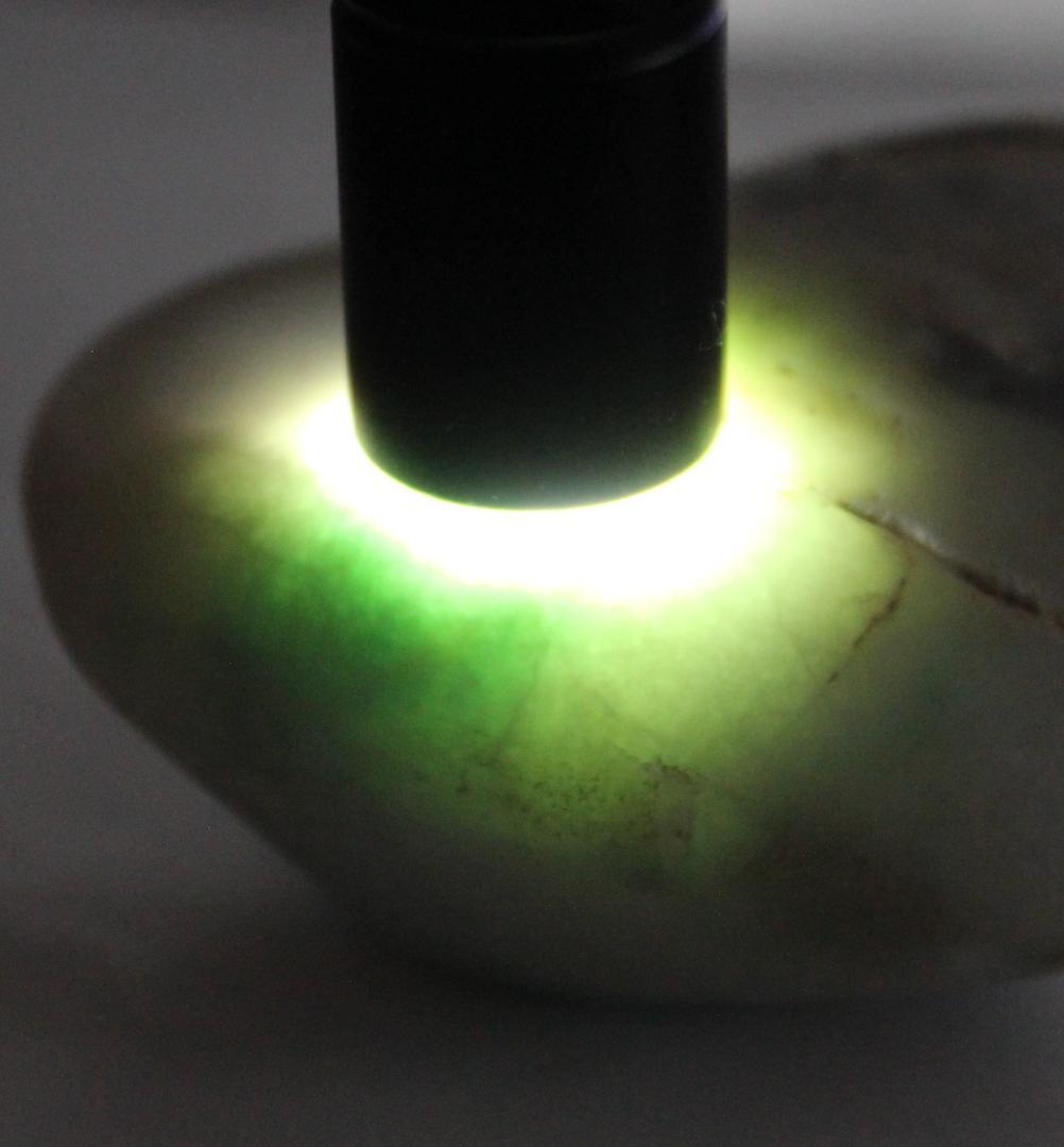 ［白緑の逸品］糸魚川翡翠 原石 173.0g