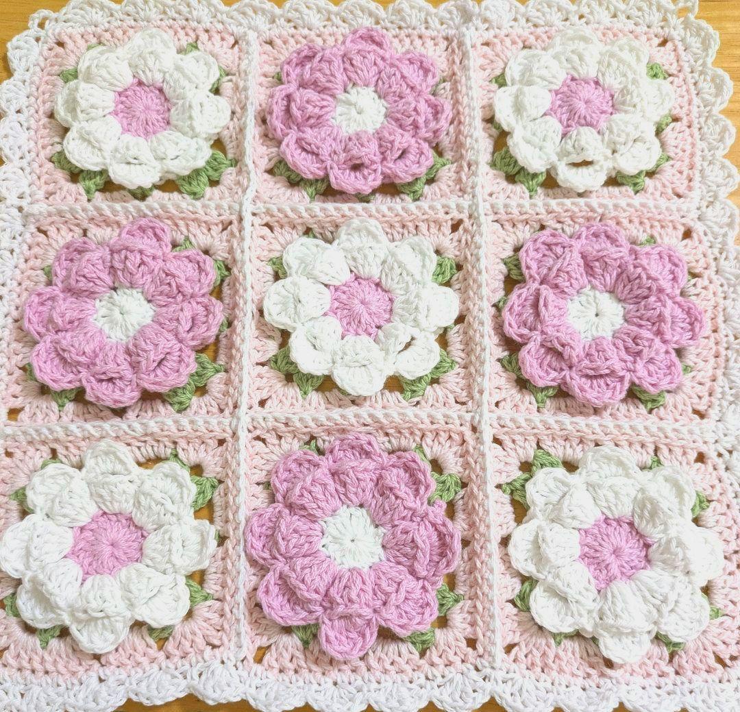 立体花かぎ針編みマルチカバー グラニースクエア 3D花モチーフ編み