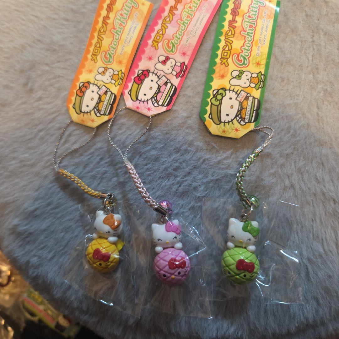 ご当地キティ メロンパンバージョン 3種類 - メルカリ