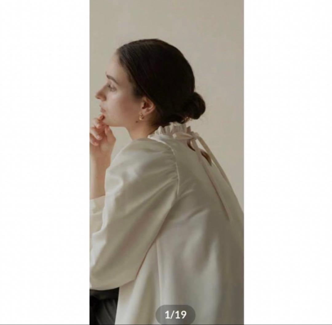 OHGA サテンブラウス スタンドフリル ブラック - メルカリ