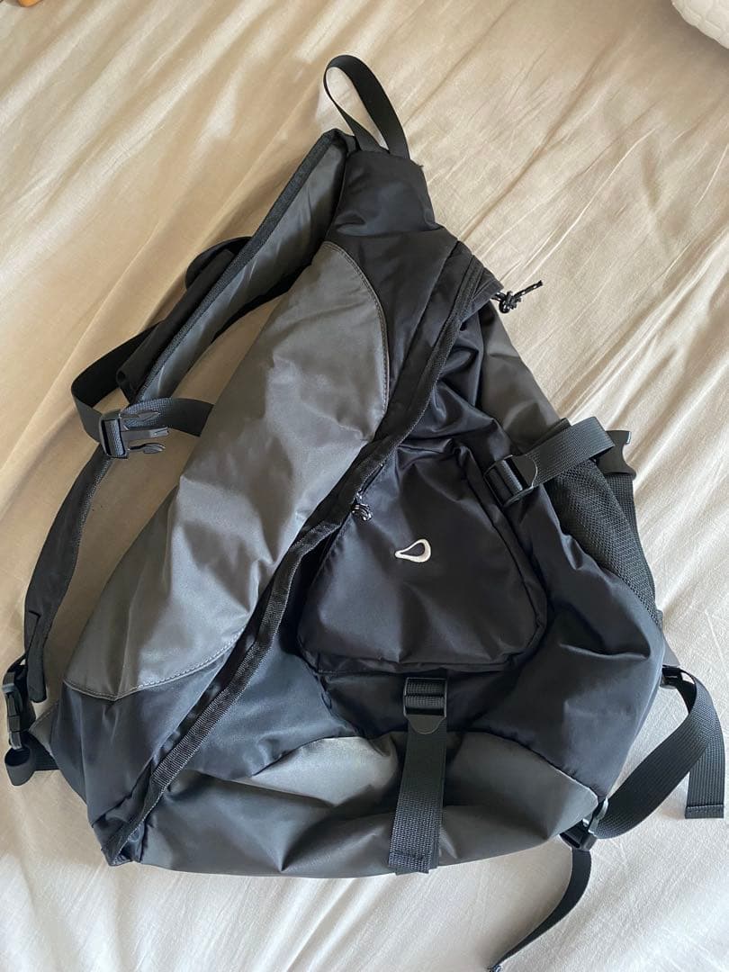 armarex Tri-Sling Bag(onyx) - メルカリ