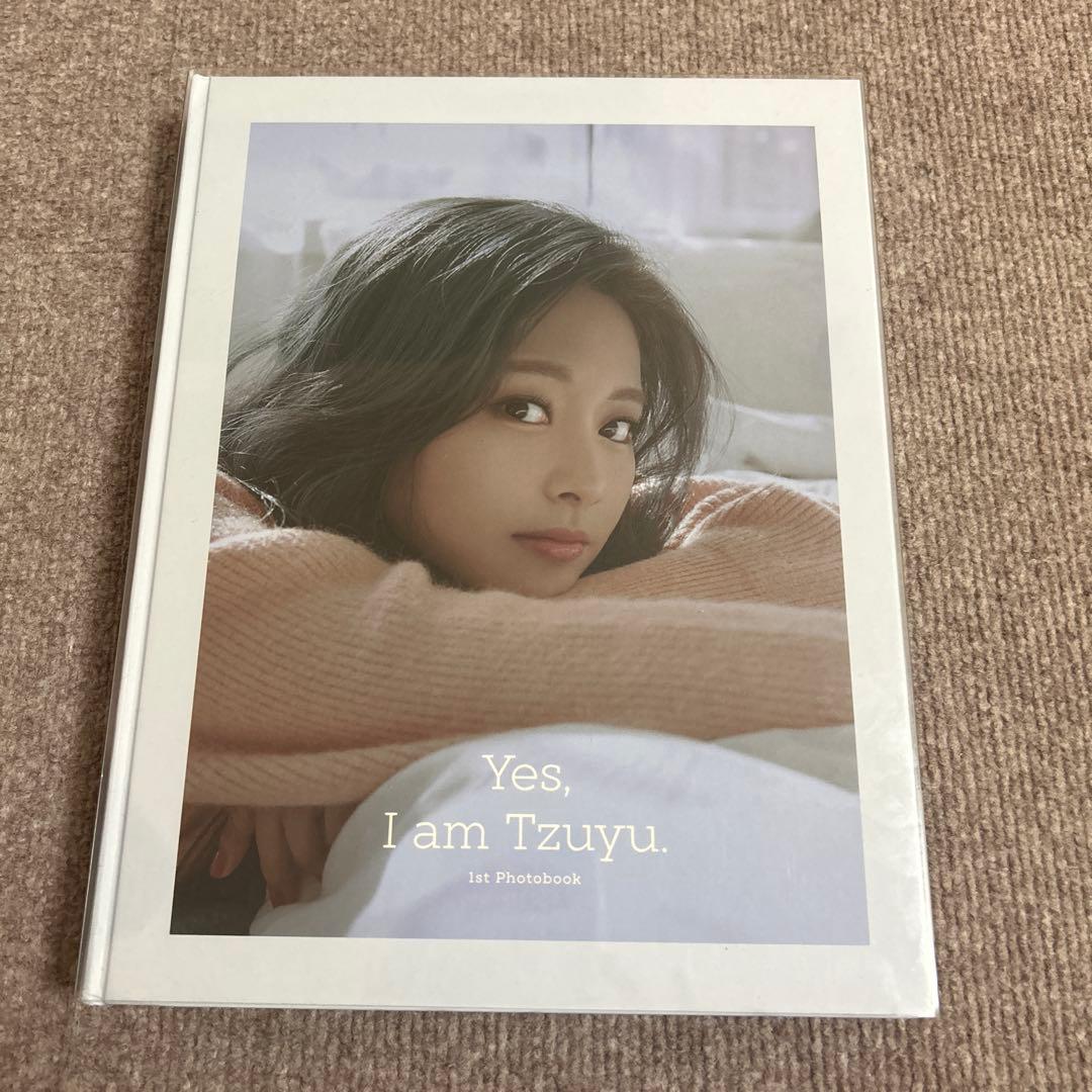Yes, I am Tzuyu. 1st Photobook - メルカリ