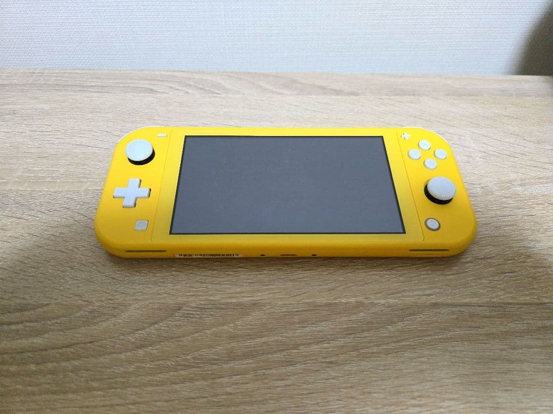 Nintendo Switch Lite イエロー　 ニンテンドースイッチライト Nintendo Switch Lite, Yellow, Japanese Version, Handheld Gaming