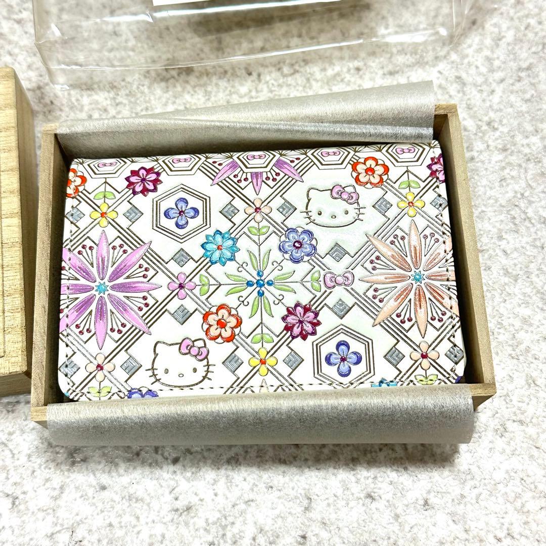 【未使用品】Hello Kitty 浅草文庫　ハローキティ　カードケース ハローキティ」花々から顔を覗かせるキティがキュート！ 50周年記念の