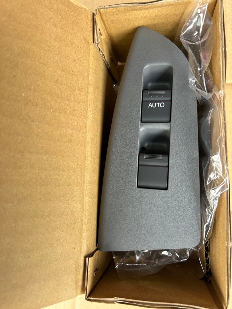 いすゞ純正フォワードFRR90運転席用 純正新品未使用パワーウィンドウスイッチ パワーウィンドウレギュレーターモーター いすゞフォワード FRR90C3S