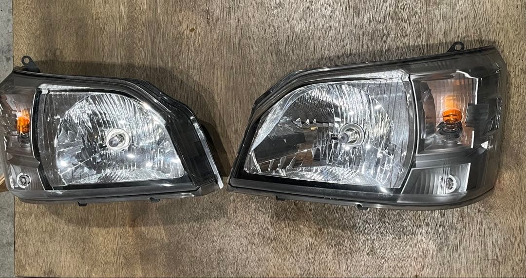 ノテ（美品）ハイゼットトラックヘッドライト S510P W4564 ダイハツ ハイゼット トラック 3BD-S510P 左 ヘッドライト W4564