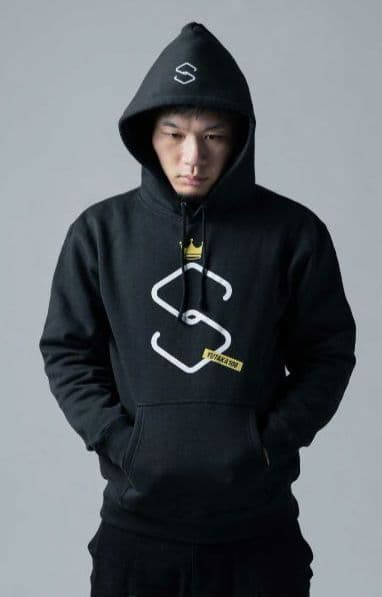 斎藤裕　Sケージ プルオーバーフーディー　ステッカー付き