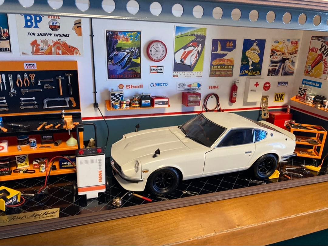 1／18サイズ　ガレージジオラマ 送料無料 1/18 映画 ワイルドスピード風 ガレージ 工場 駐車場 LED