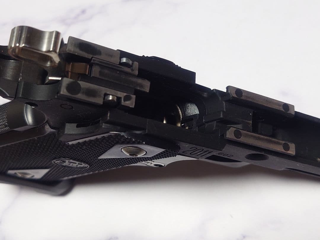 STI 2011 ミドルフレーム + グリップ 東京マルイ ハイキャパ 用 - メルカリ