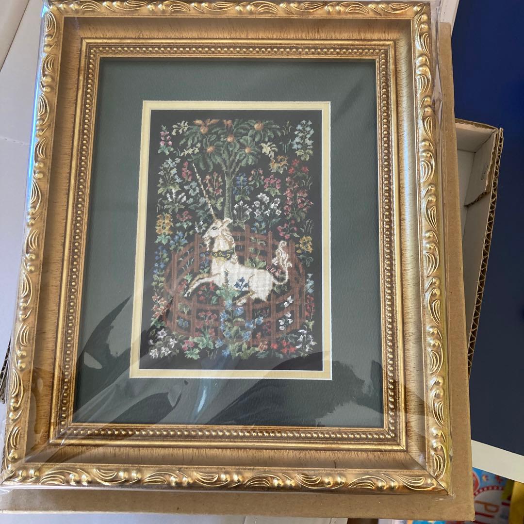 刺繍　アート ユニコーン　ゴブラン レインボーユニコーンのクロスステッチパターン、ステンドグラスの刺繍