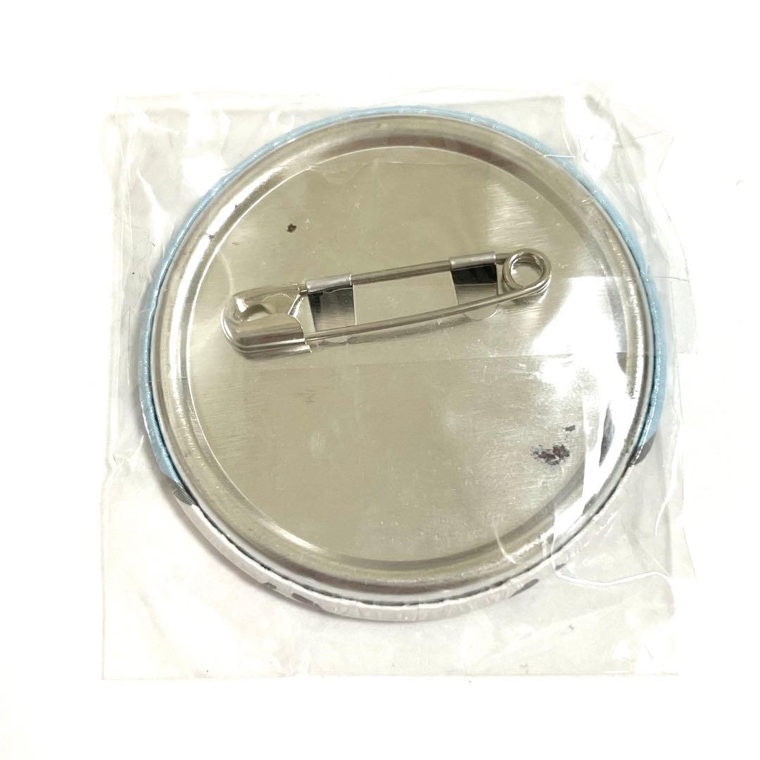 ちいかわ☆ハチワレ☆ひょっこりのぞくホログラム缶バッジ - メルカリ