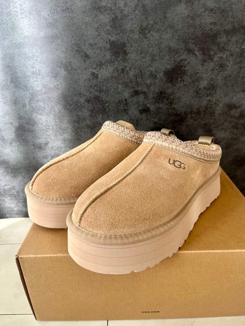 UGG ベージュ サンダル 厚底24cm