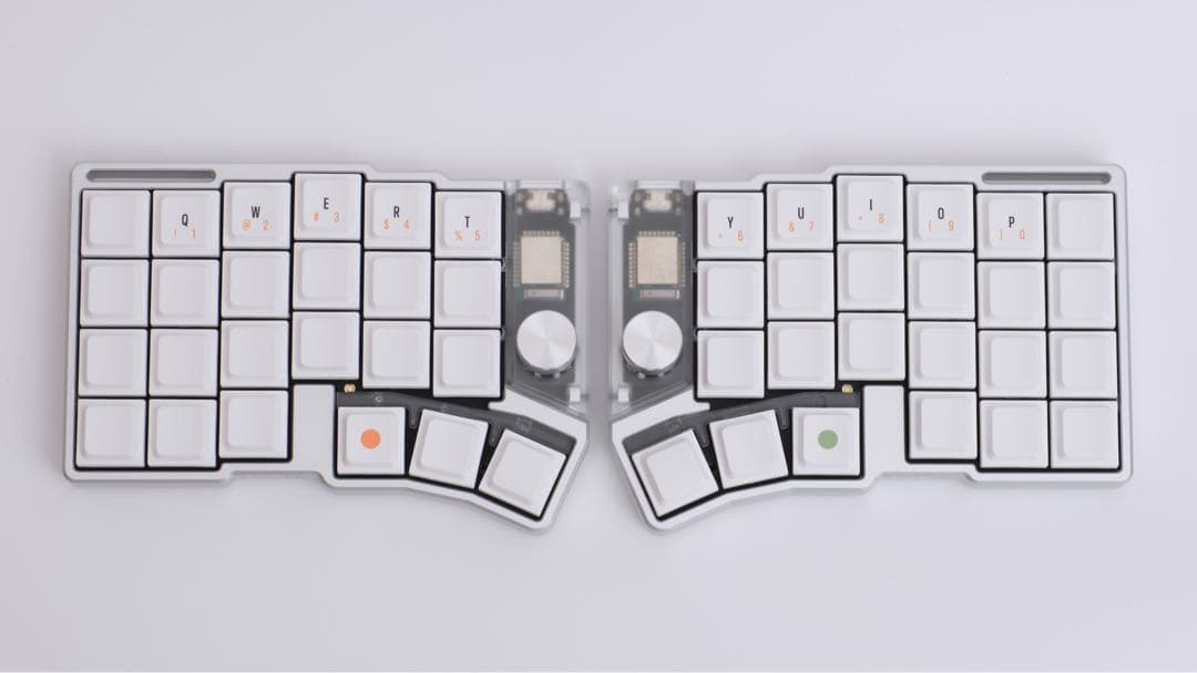 cornix 分割型エルゴノミクスキーボード ホワイト - メルカリ