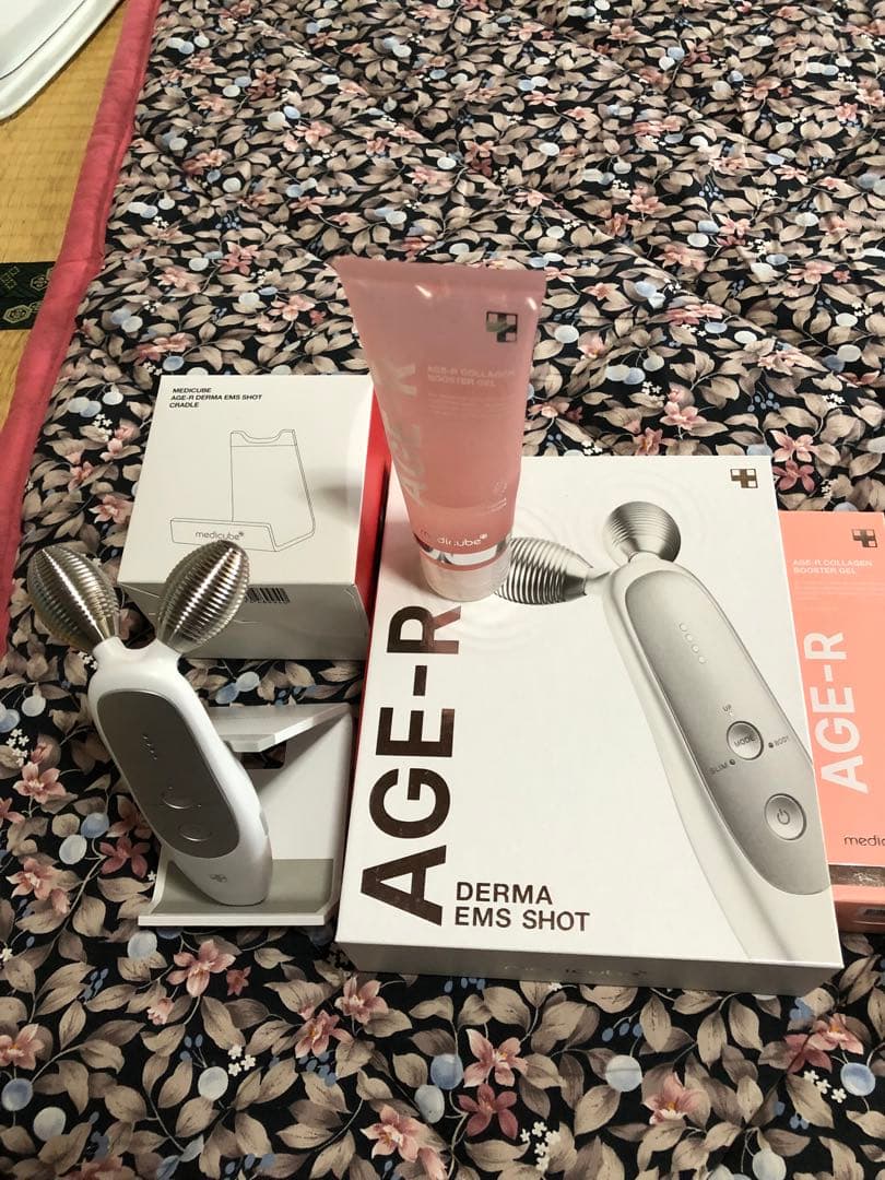 AGE-R DERMA EMS SHOT 美顔器 AGE R DERMA EMS SHOT 美顔器 メディキューブ - メルカリ