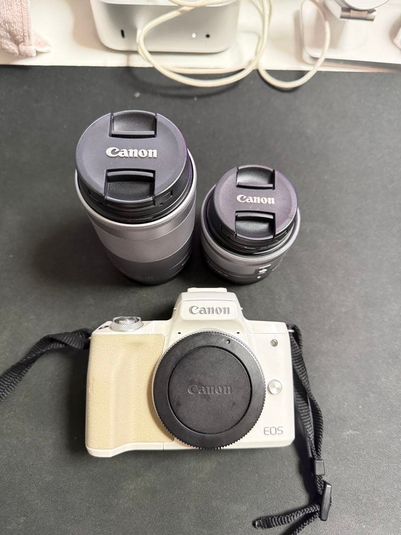 Canon EOS Kiss M ダブルズームキット（ホワイト）