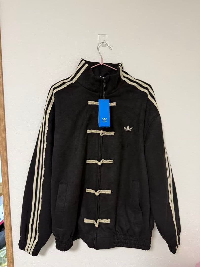 中国限定 アディダス 蛇年トラック スエード ジャケット 黒 L adidasアディダス 中国限定 蛇年トラックジャケット ネイビー L - メルカリ