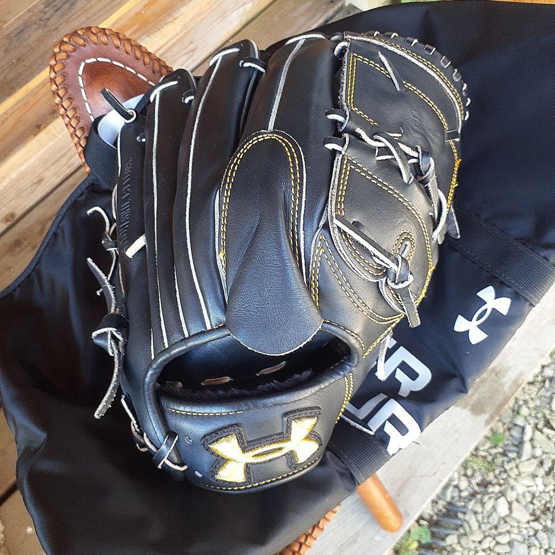 アンダーアーマー　投手用グラブ　　軟式一般 　UNDER ARMOUR　最終価格 全紐交換済み】 アンダーアーマー 軟式グローブ / 投手用 型付け済み