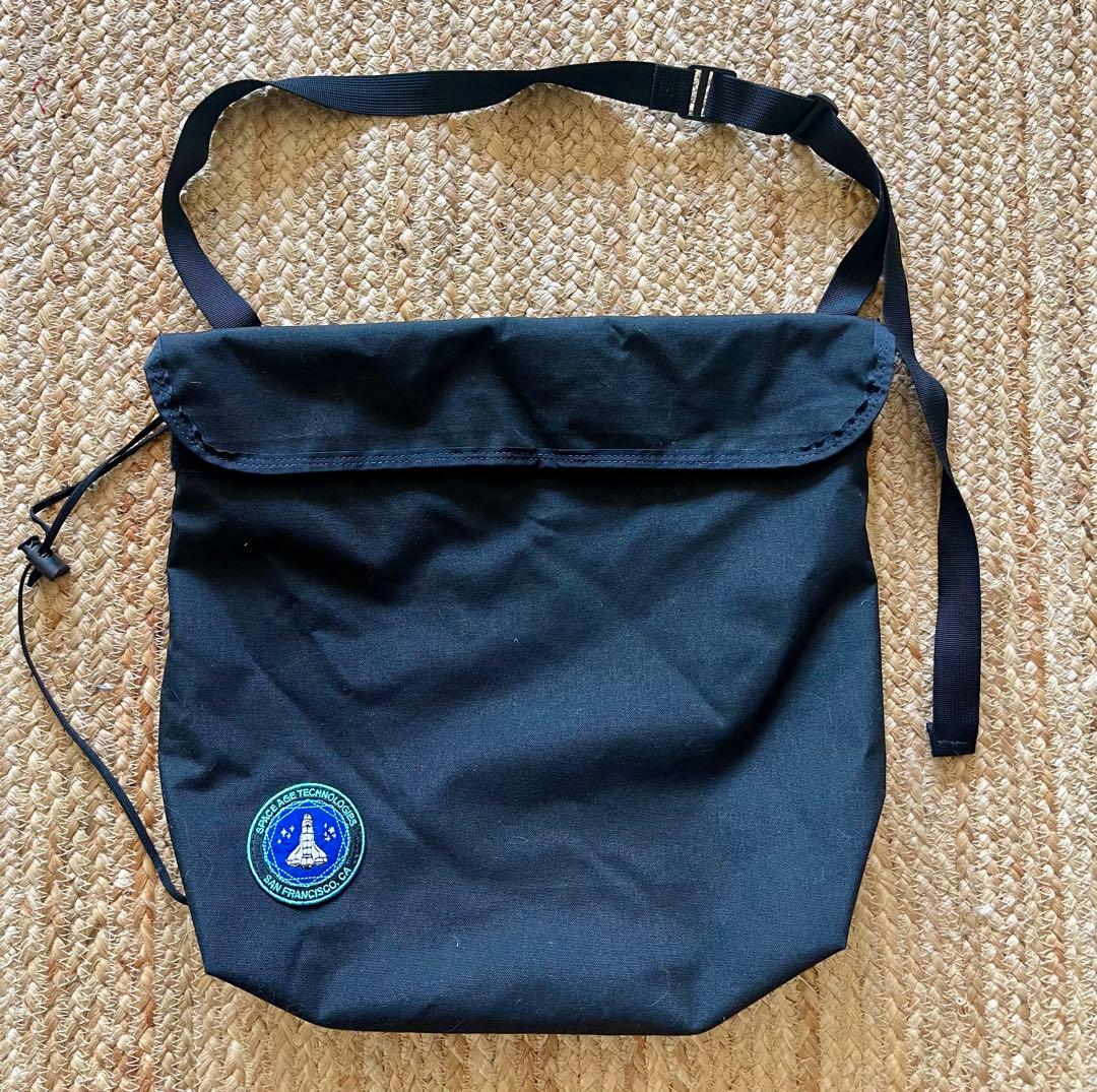 SPACE AGE TECHNOLOGIES zine holder - メルカリ