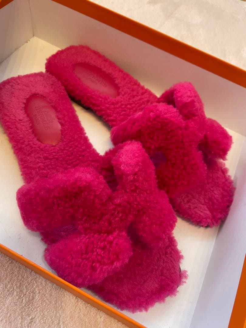 エルメス　オラン　ムートン　ボア　サンダル　お値下げしました！　ピンク HERMES（エルメス） （新品・未使用品）エルメス オラン サンダル