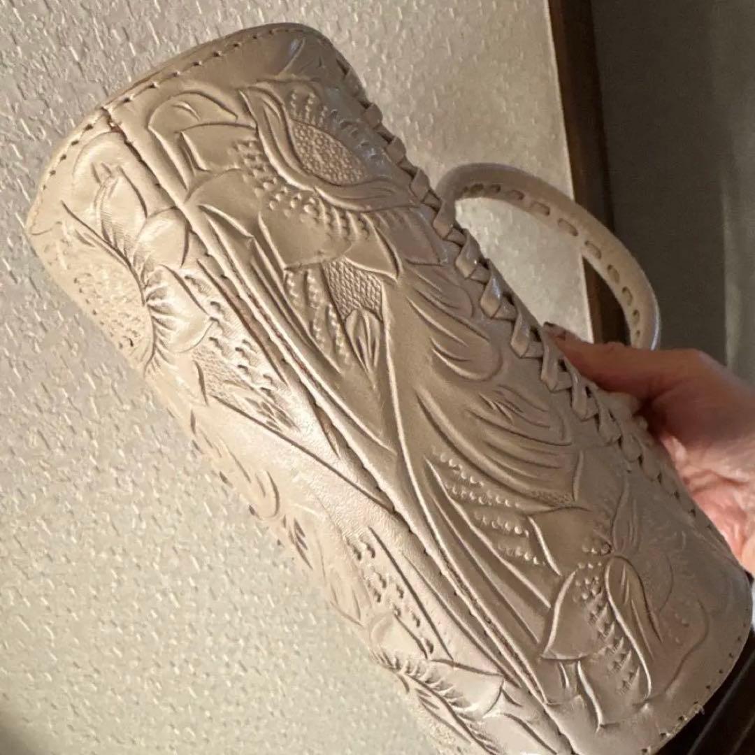 Carving Tribes エンボス花柄ショルダーバッグ - メルカリ