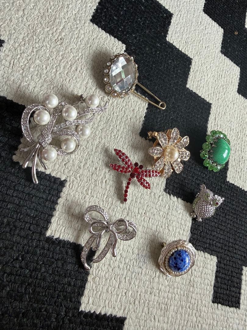 ブローチ まとめ売り - メルカリ