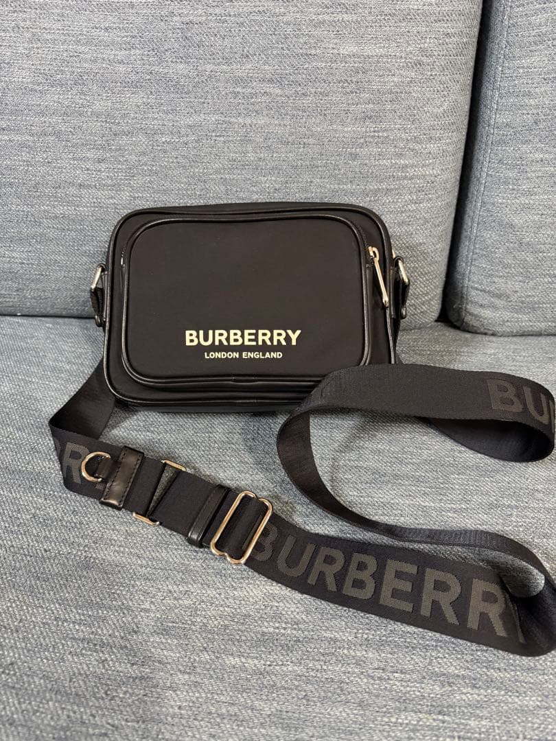 BURBERRY ブラック ショルダーバッグ