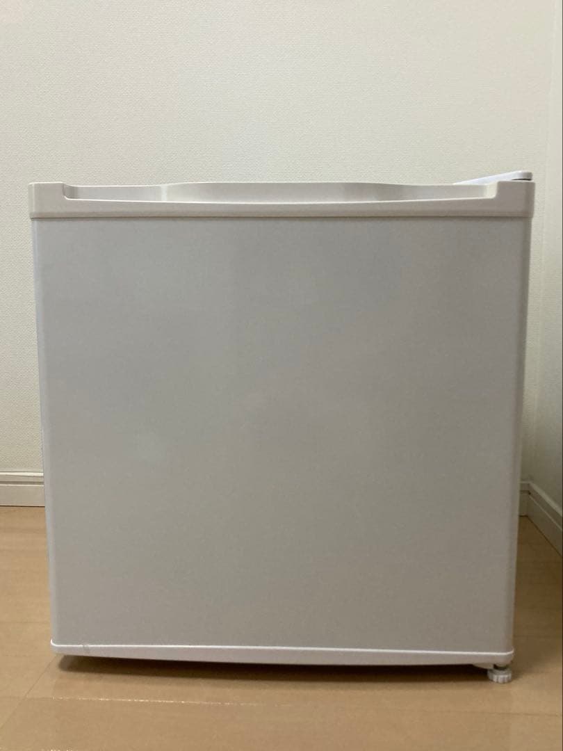 MAXZEN ホワイトコンパクト冷蔵庫 一人暮らし必見のコンパクト冷蔵庫！生活スペースに置いても邪魔に