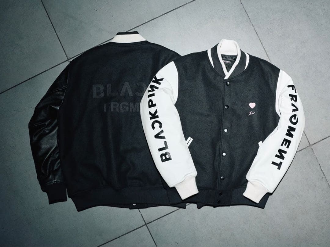 FRAGMENT blackpink スタジアムジャケット(WHITE) BLACKPINKがフラグメントとコラボ 全23型のアイテムを発売