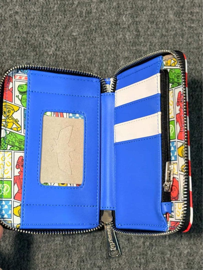 トイ・ストーリー 30周年記念 バズ・ライトイヤー ウォレット - メルカリ