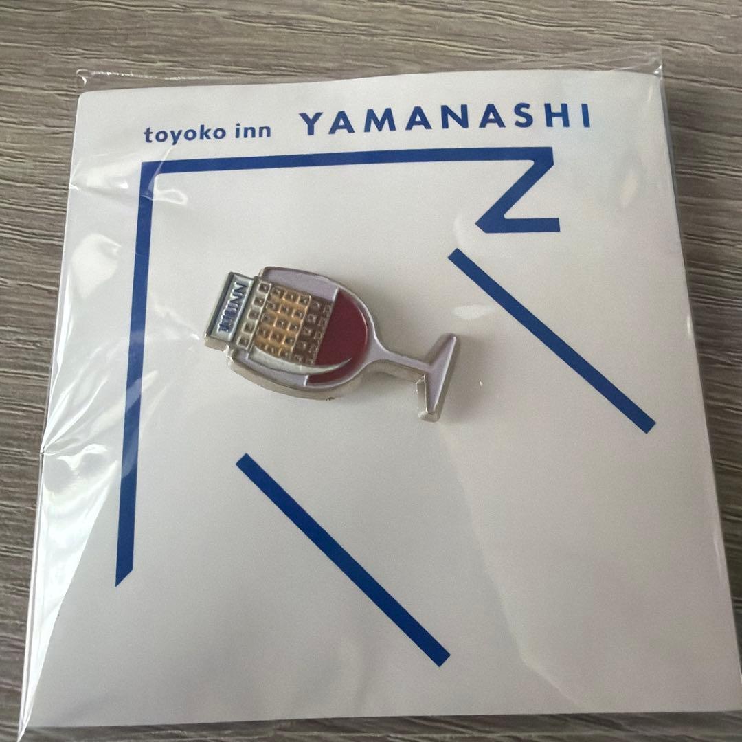 Toyoko Inn ワイングラス型ピンCan Badge 東横イン  - Mercari