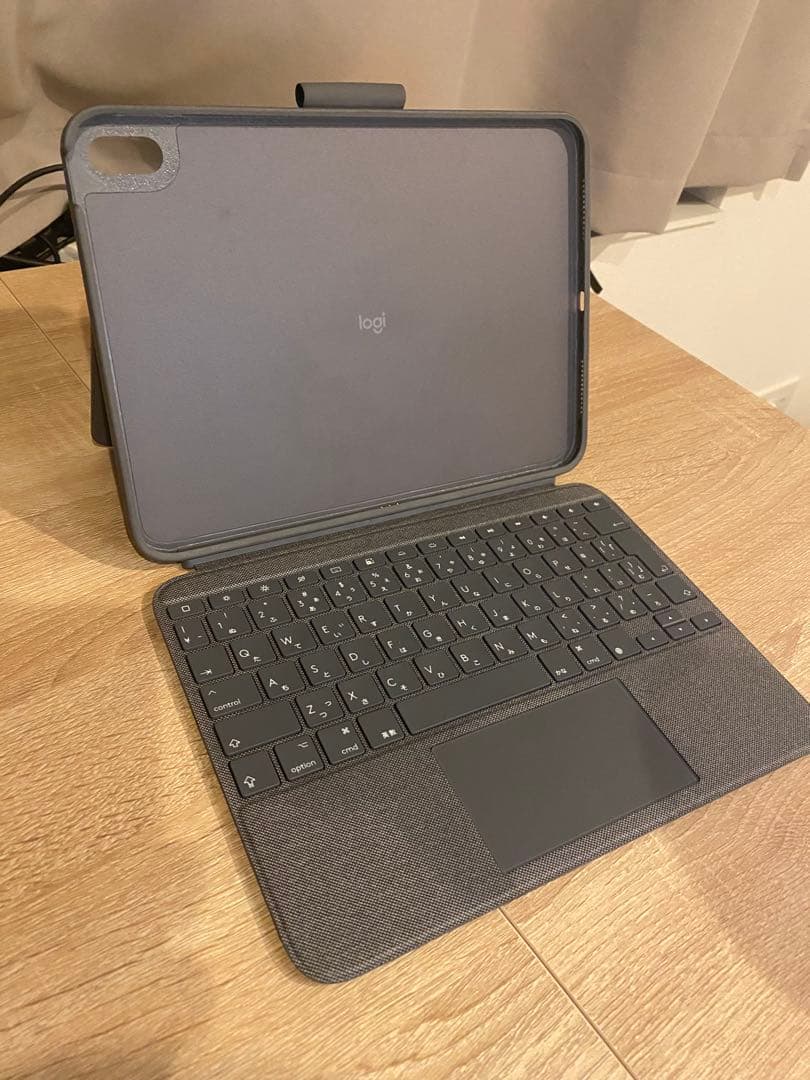 iPadアクセサリー Logicool Combo Touch for iPad A16 Logitech Combo Touch Keyboard Case for iPad (A16) - Apple