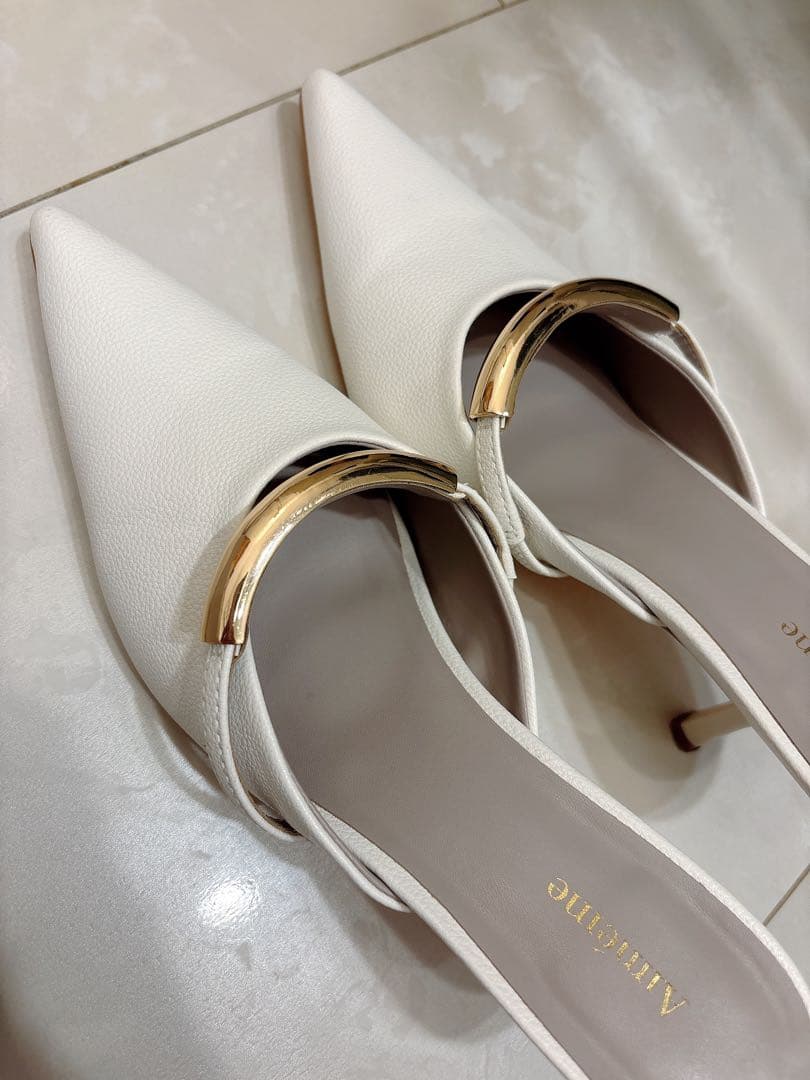 aimeine エメイン ゴールドモチーフポインテッドミュール L - メルカリ