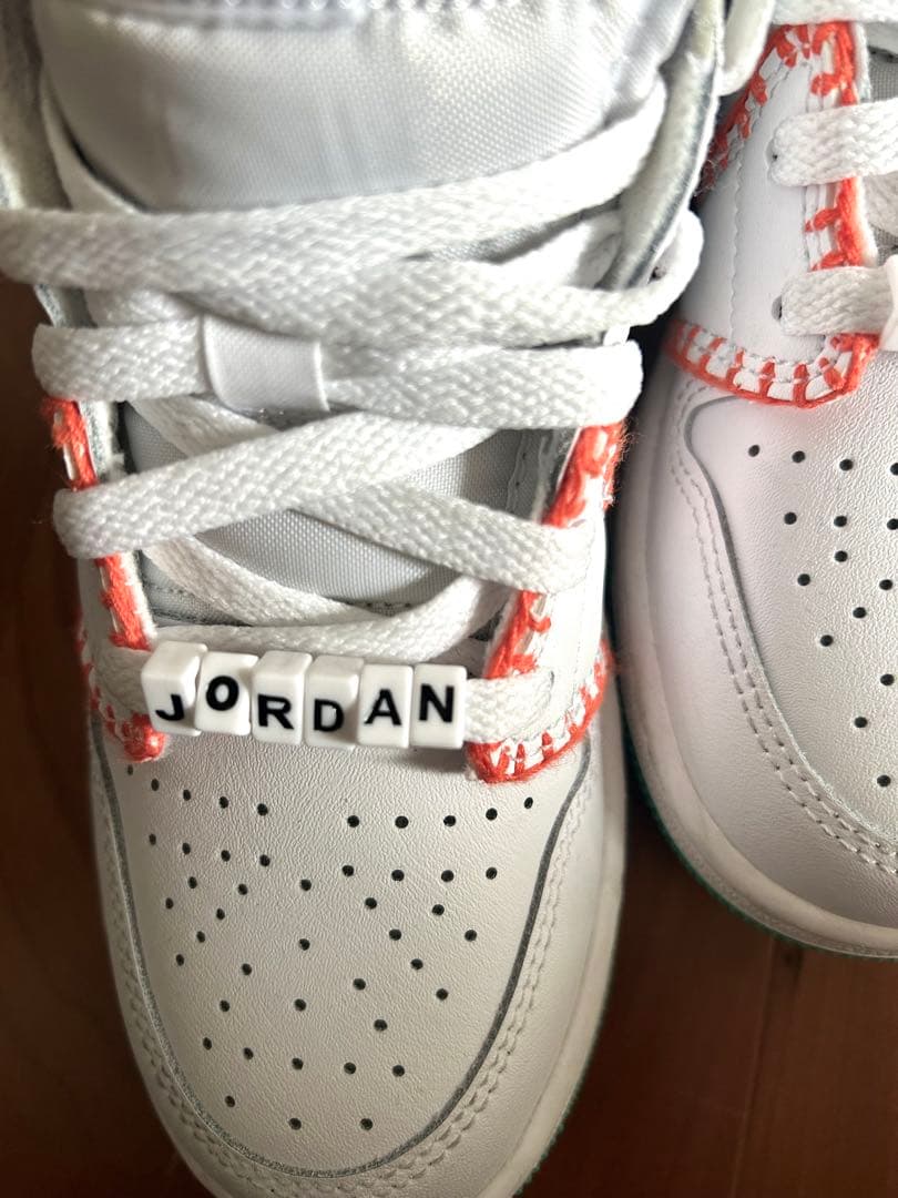 NIKE Air Jordan 1 Mid ホワイト/ターコイズ / オレンジ - メルカリ