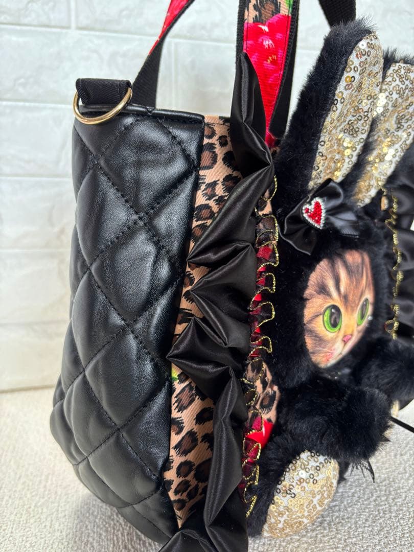 さ*ー様 コヤンイサムチョン フリルトートバッグ 黒うさサンダーちゃん