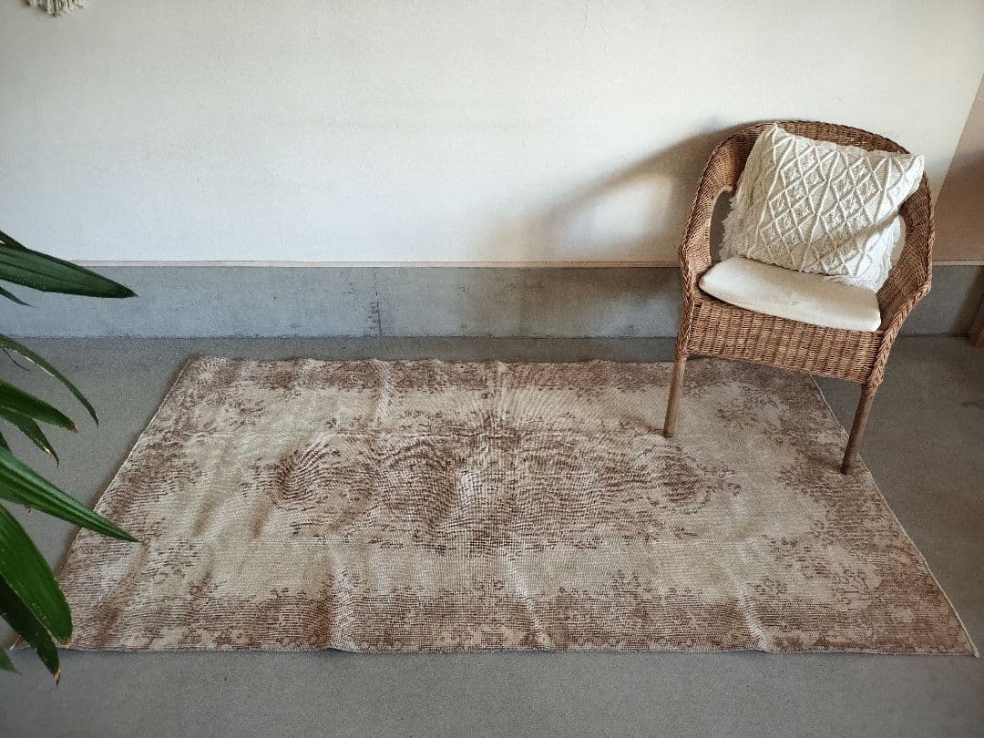 ベージュとミルクティーのヴィンテージラグ　雅姫さんNo.685 ベージュとミルクティーのヴィンテージラグ 雅姫さんNo.685