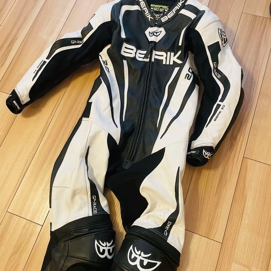 極美品】BERIK 2.0革ツナギ レーシングスーツ 胸・脊髄プロテクター54