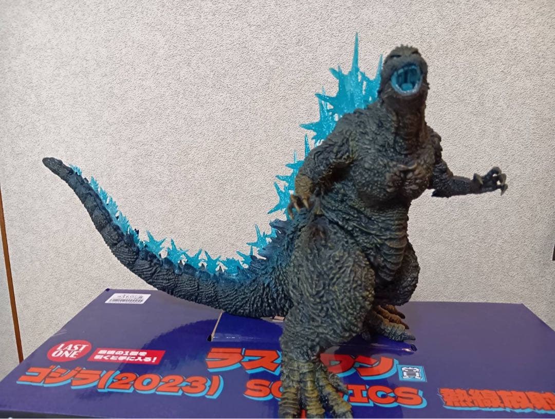 ゴジラ 一番くじ　ラストワン賞　放射熱 ラストワン賞の「ゴジラ“熱線放射ver.”」ソフビフィギュアは大迫力
