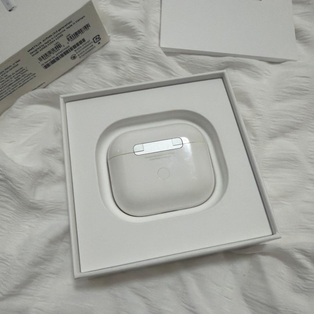 AirPods第3世代本体 ホワイト 充電ケース付き - メルカリ