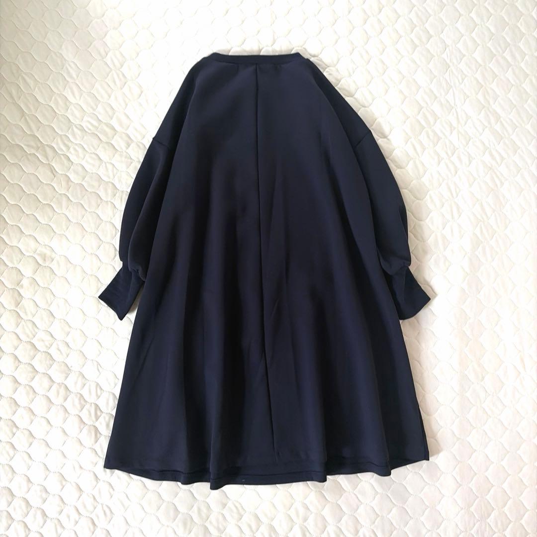 美品】BEARDSLEY 袖パフダンボールワンピース ネイビー - メルカリ