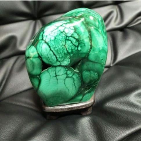 マラカイト 孔雀石 原石 鑑賞石 骨董 石 宝石 マラカイト 孔雀石 原石 鑑賞石 骨董 石 宝石 - メルカリ